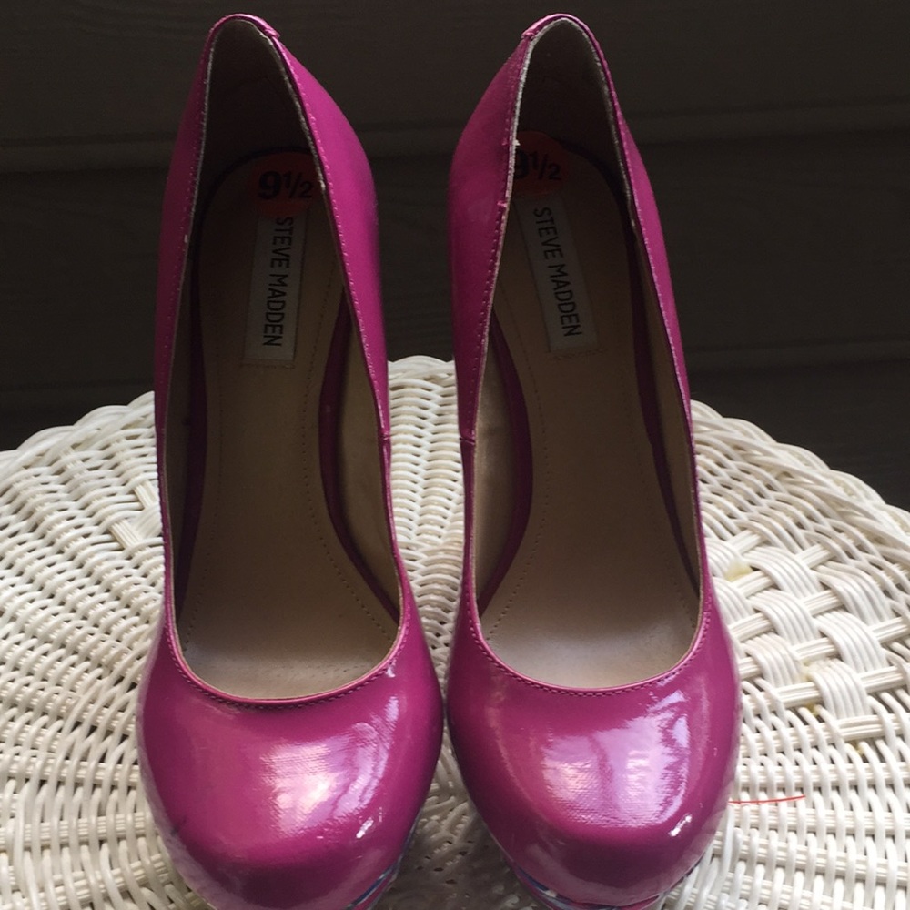 Steve Madden Fuchsia Wedges